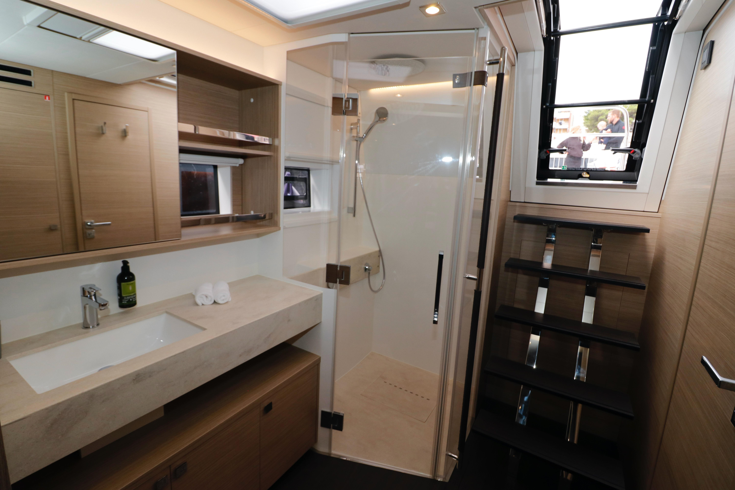 Lagoon 60 - 4 + 2 cab. — photo 16