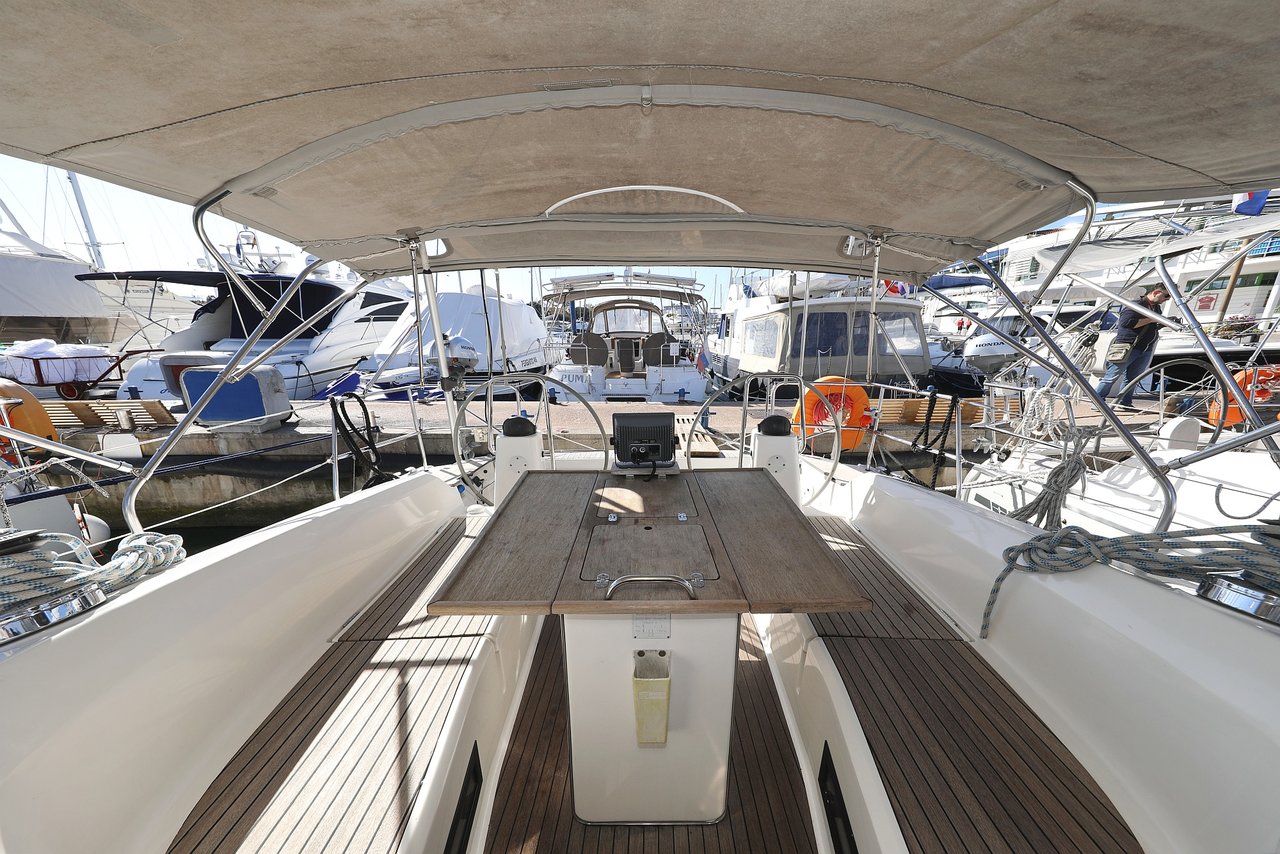 Bavaria Cruiser 40 — photo 8