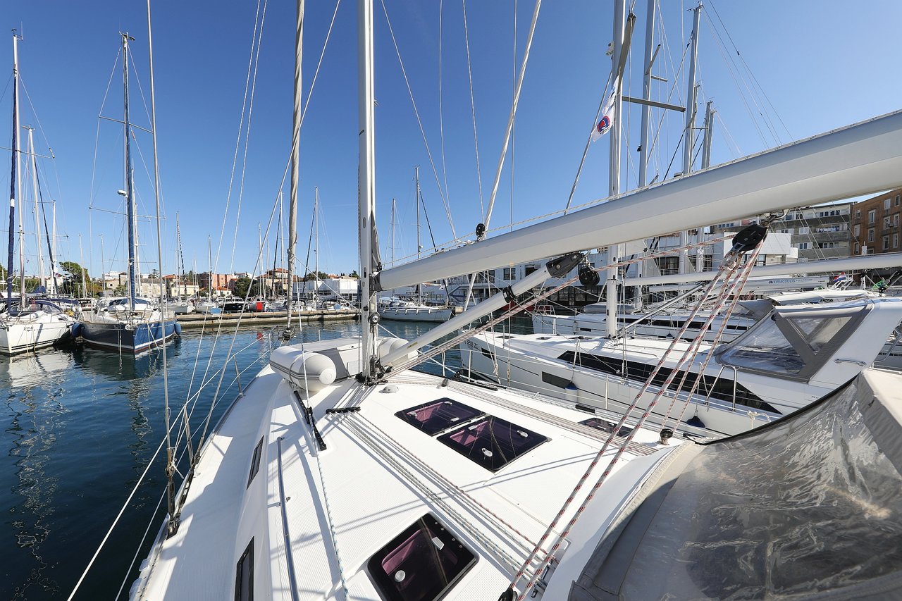 Bavaria Cruiser 40 — photo 9