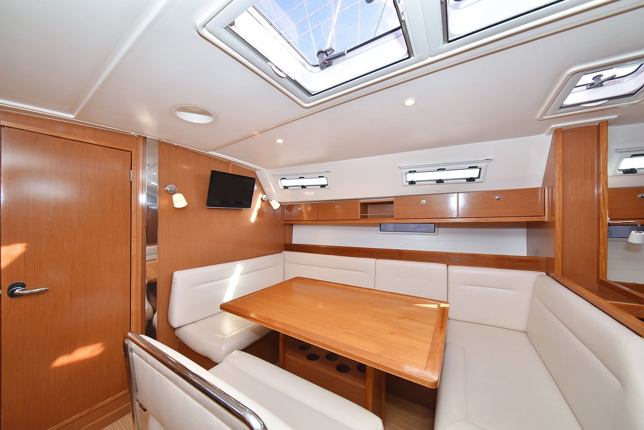 Bavaria Cruiser 40 — photo 19