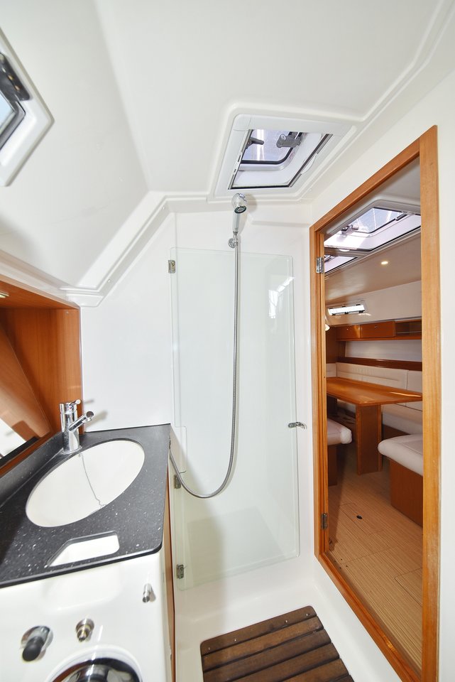 Bavaria Cruiser 40 — photo 28