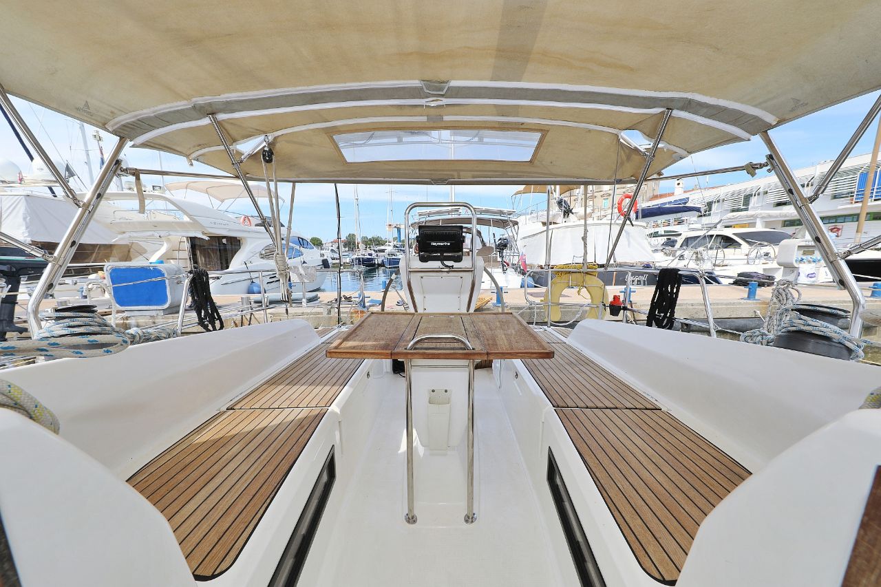 Bavaria Cruiser 36 — photo 11