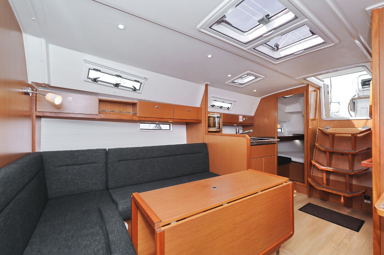Bavaria Cruiser 36 — photo 17