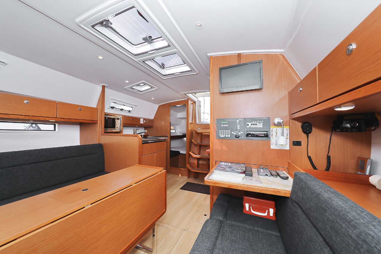 Bavaria Cruiser 36 — photo 18