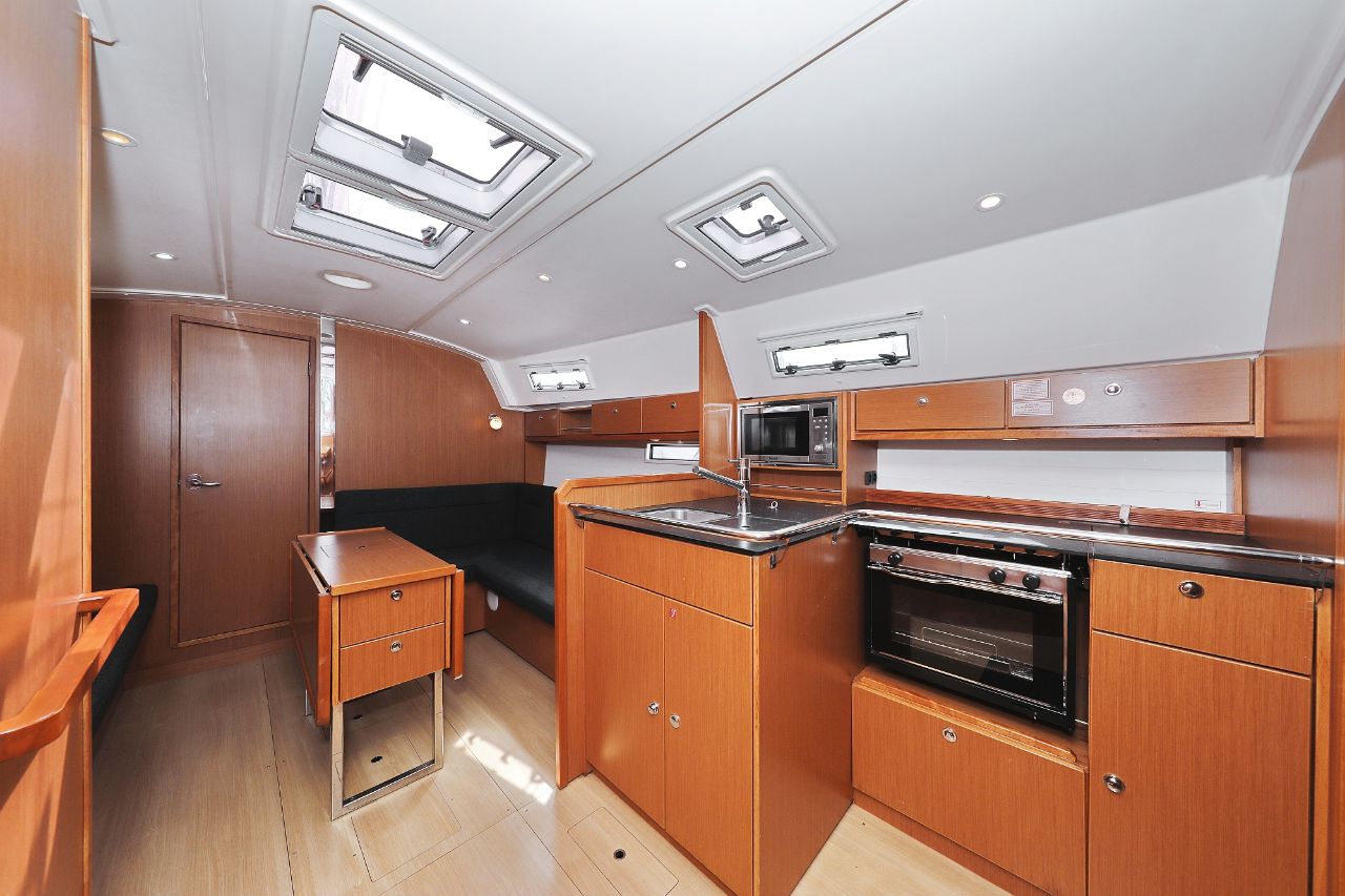 Bavaria Cruiser 36 — photo 20