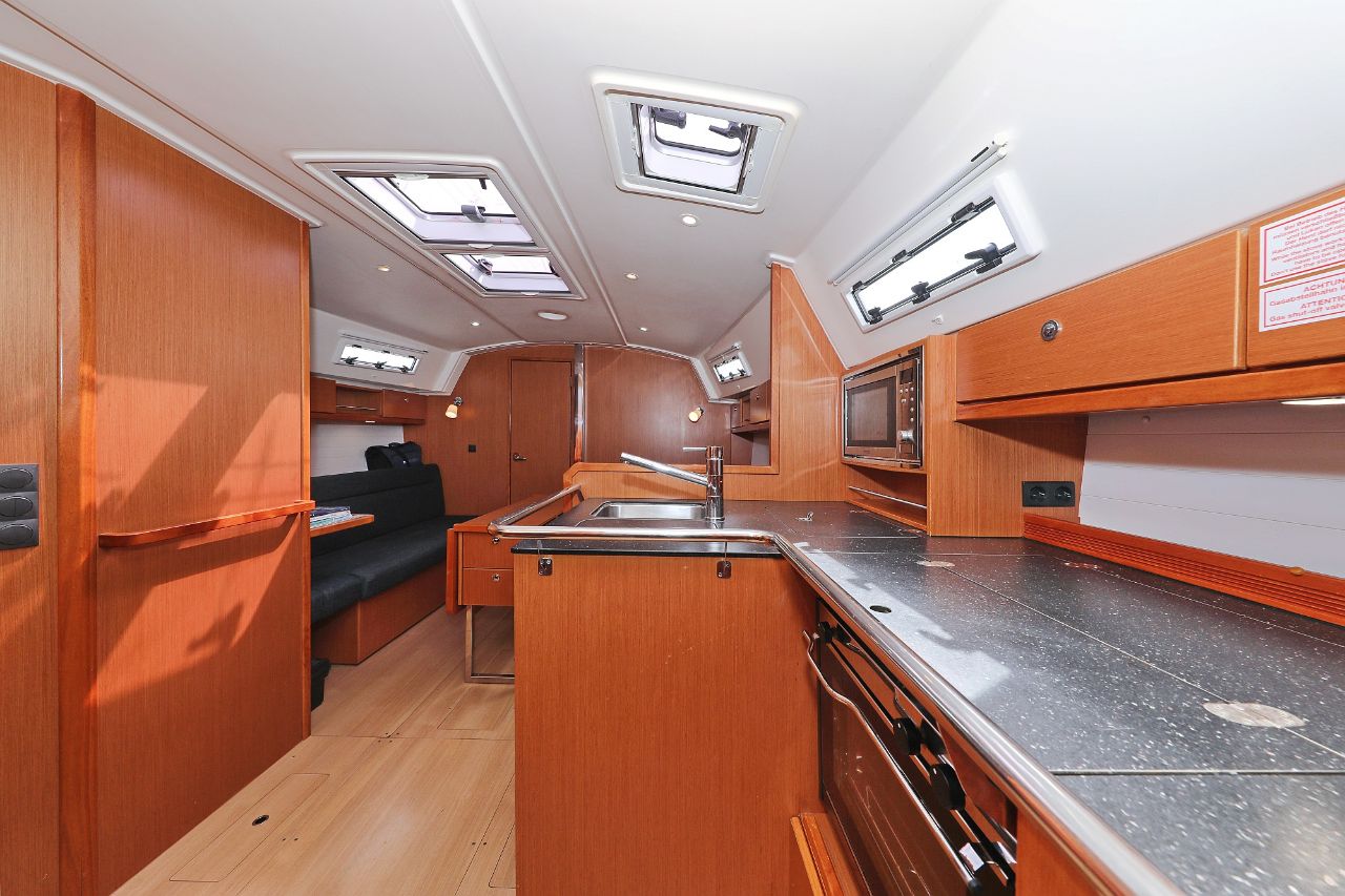 Bavaria Cruiser 36 — photo 21