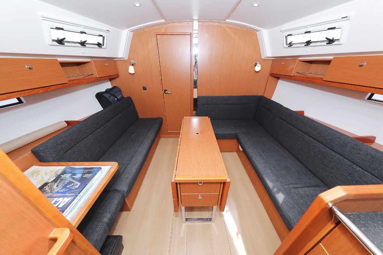Bavaria Cruiser 36 — photo 22