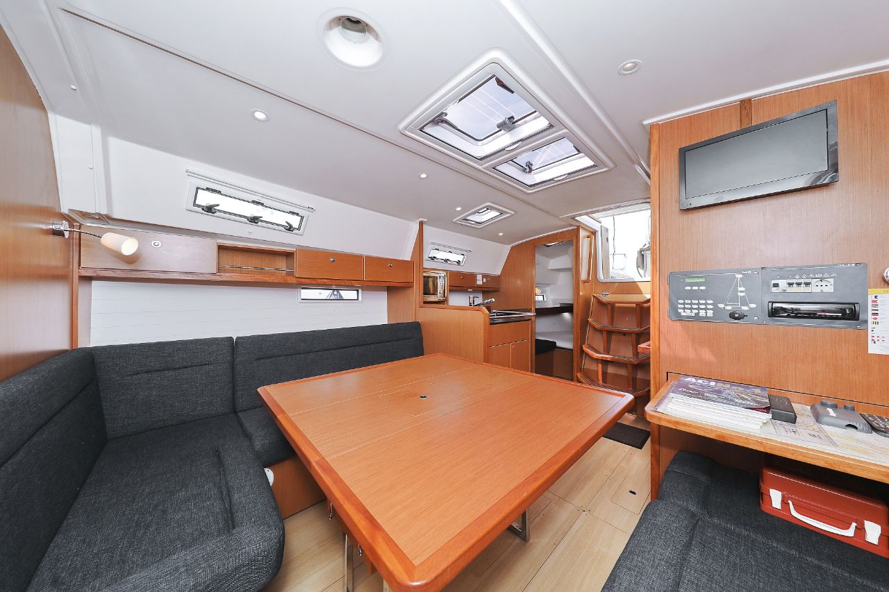 Bavaria Cruiser 36 — photo 24