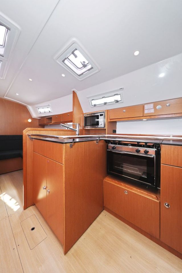 Bavaria Cruiser 36 — photo 26