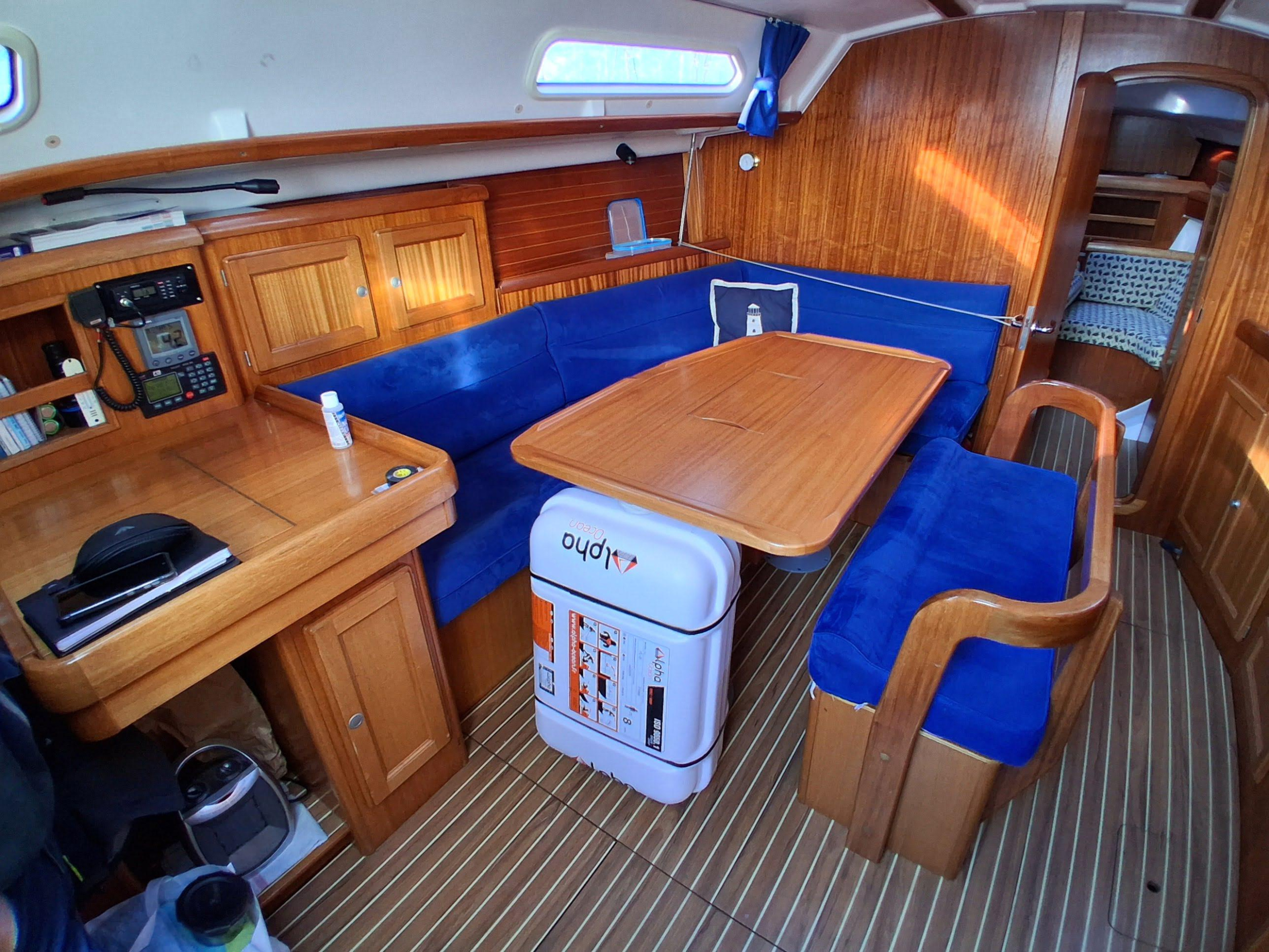 Dufour 36 Classic — photo 6