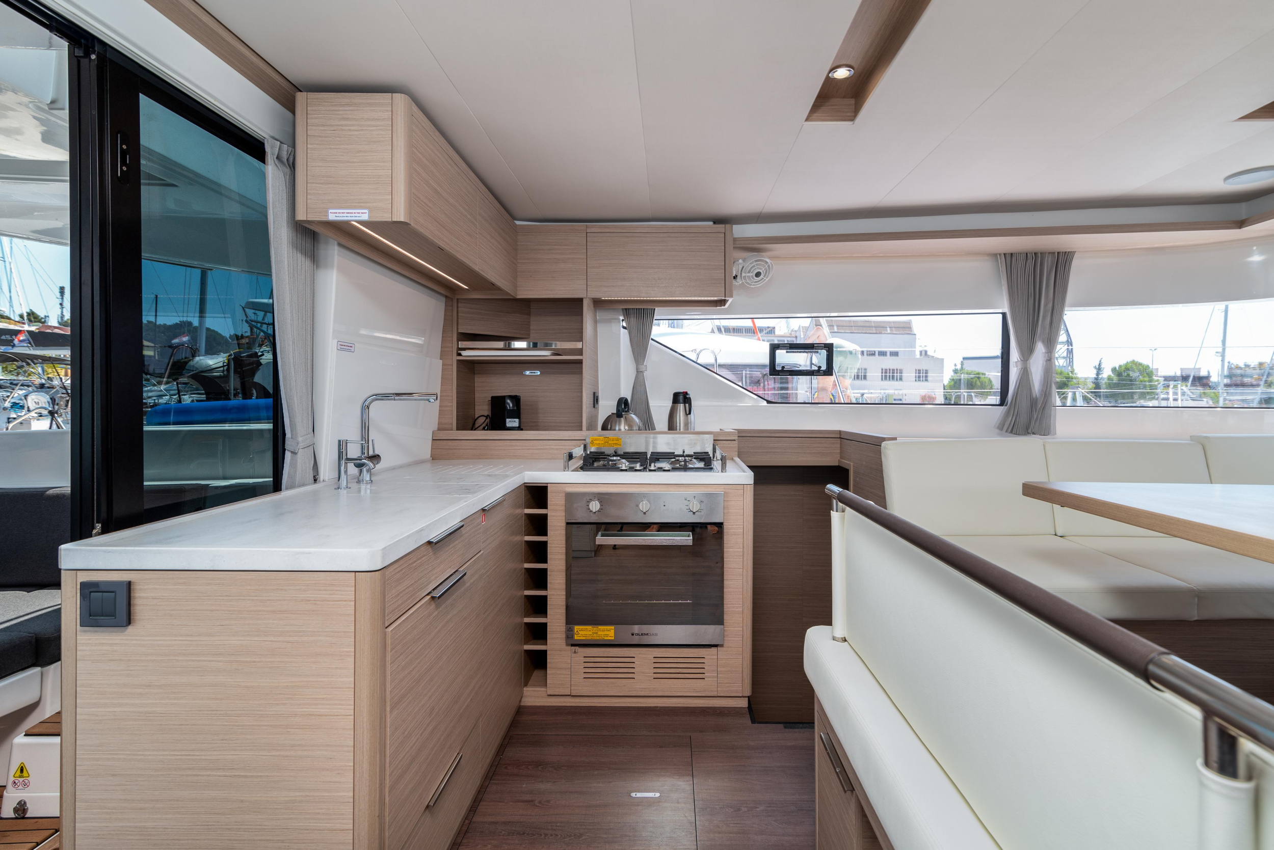 Lagoon 51 - 6 + 2 cab. — photo 13