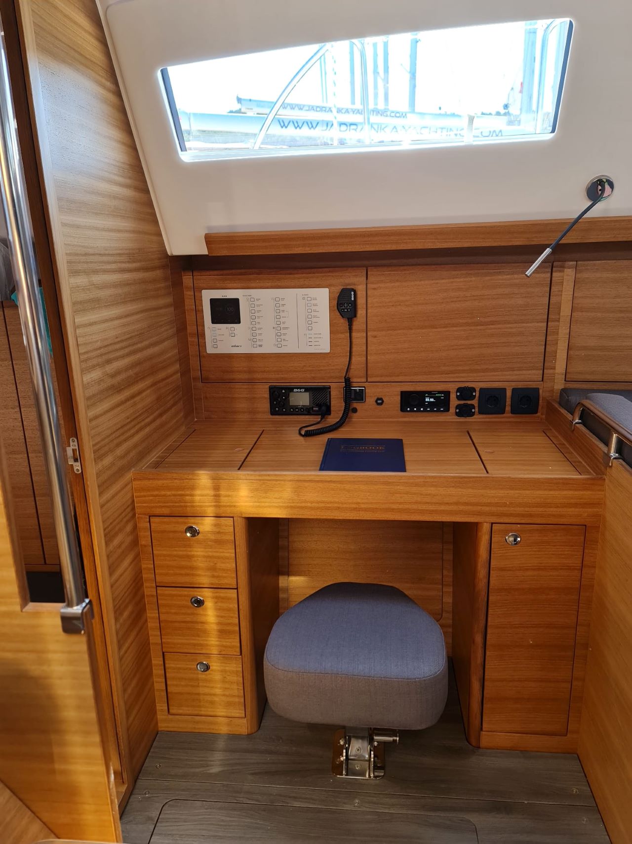 Elan Impression 45.1 - 3 cab. — photo 15