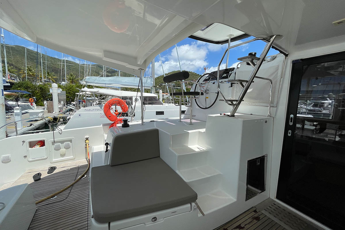 Lagoon 42 - 3 + 1 cab. — photo 4
