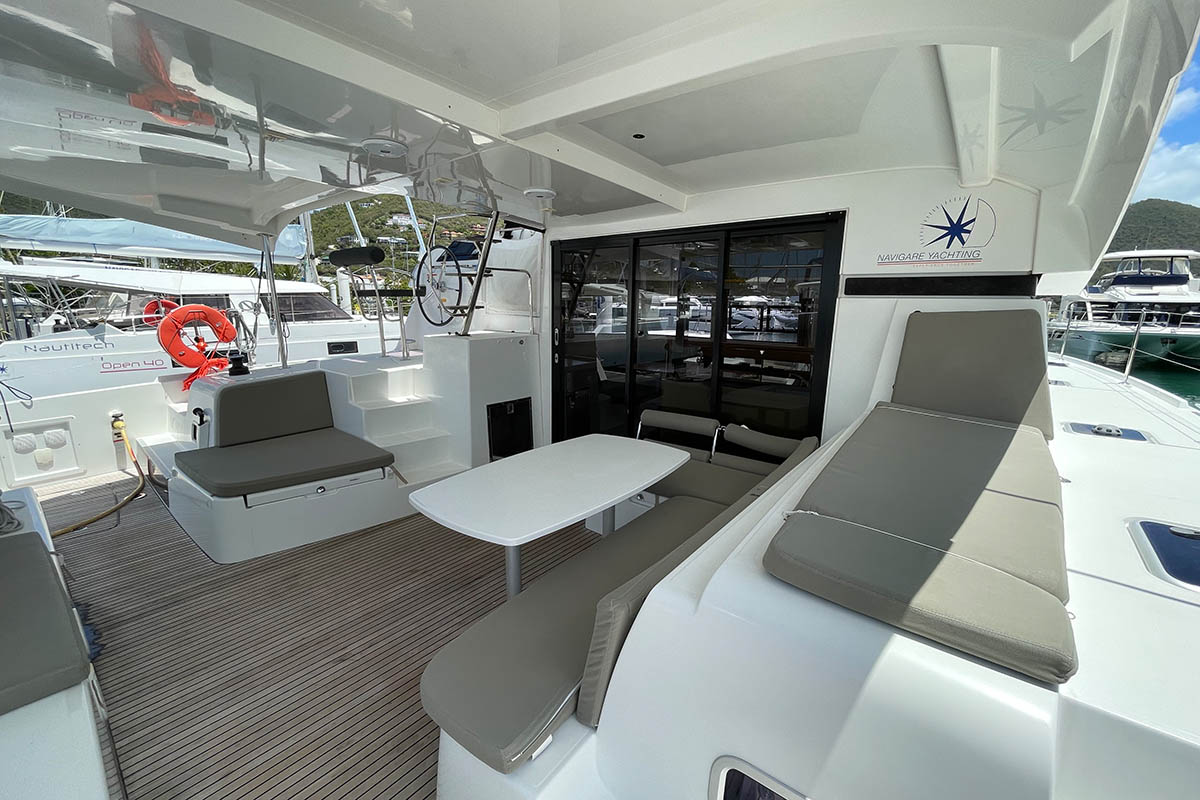 Lagoon 42 - 3 + 1 cab. — photo 6