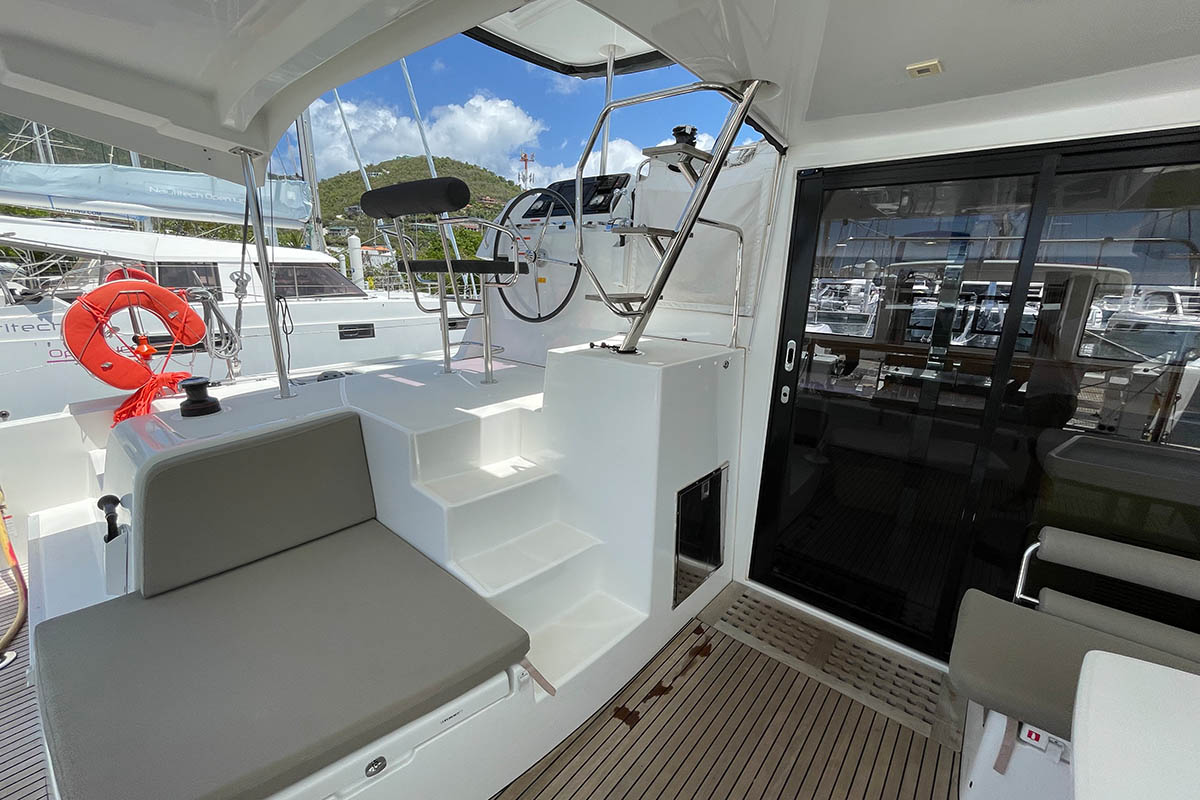 Lagoon 42 - 3 + 1 cab. — photo 7