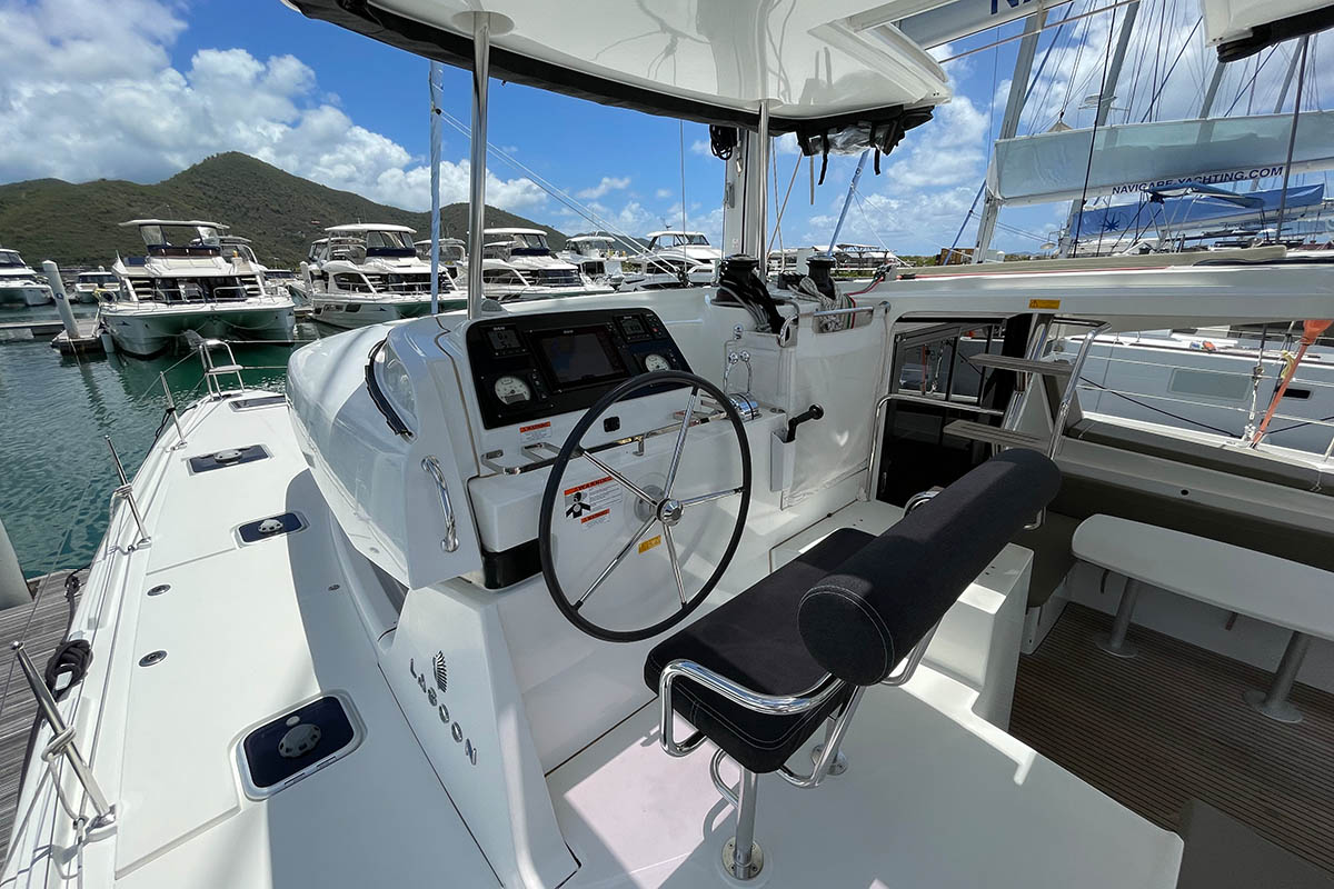 Lagoon 42 - 3 + 1 cab. — photo 8