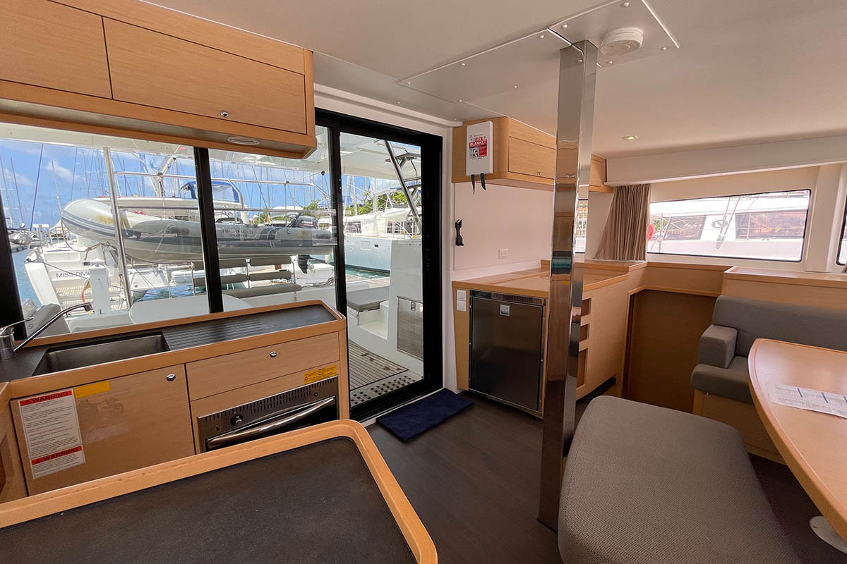 Lagoon 42 - 3 + 1 cab. — photo 16
