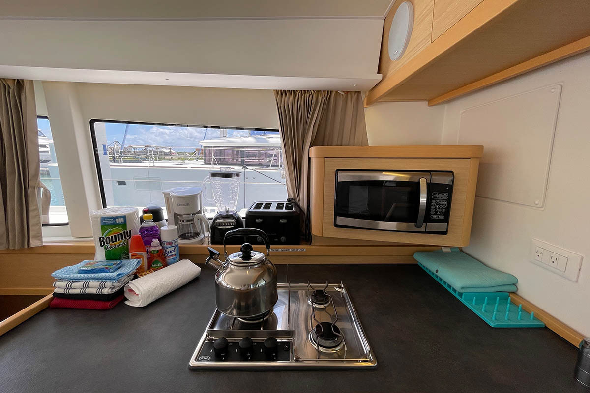 Lagoon 42 - 3 + 1 cab. — photo 18