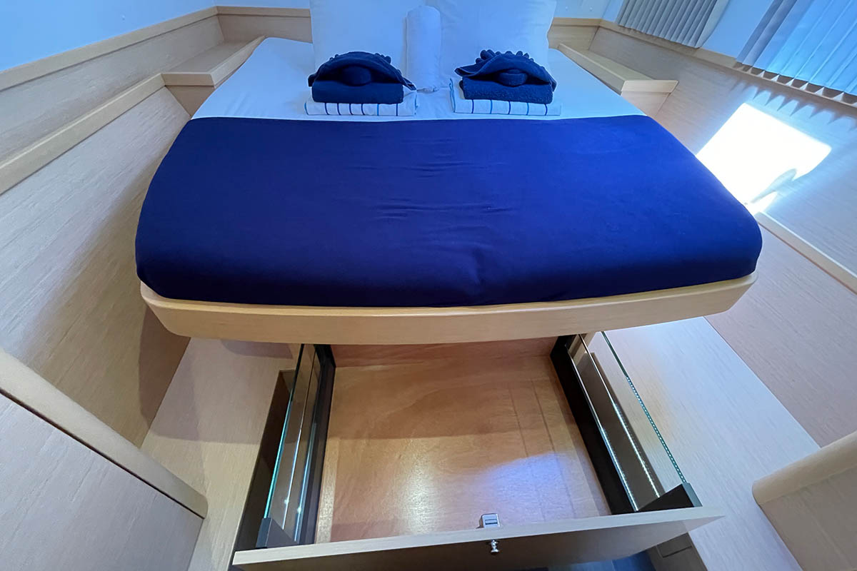 Lagoon 42 - 3 + 1 cab. — photo 23