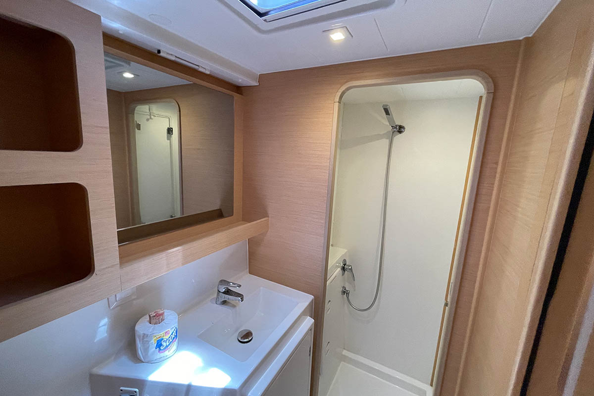 Lagoon 42 - 3 + 1 cab. — photo 35