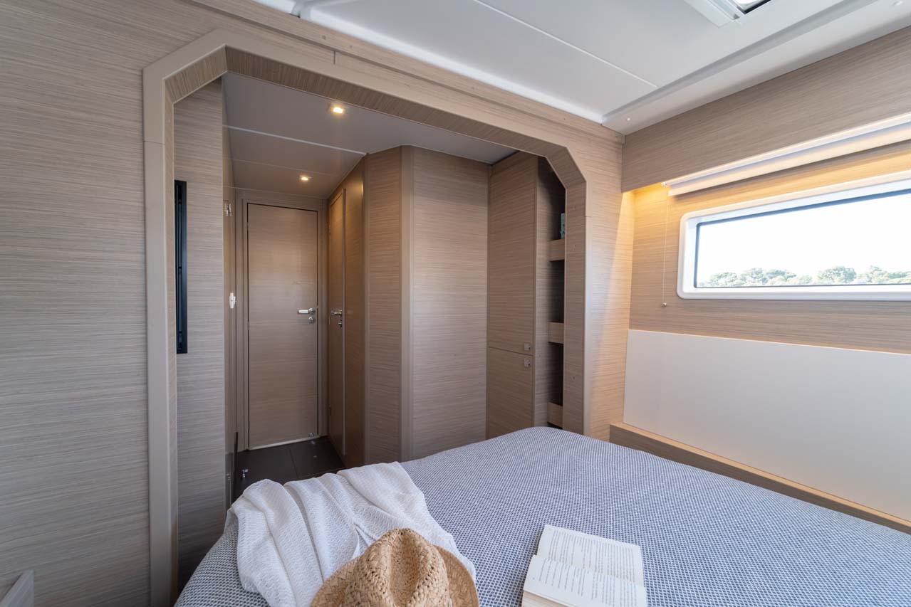 Lagoon 43 - 4 + 2 cab. — photo 2