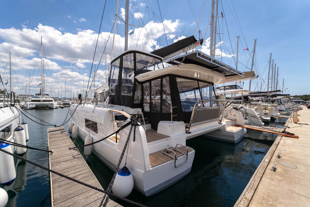 Lagoon 43 - 4 + 2 cab. — photo 11