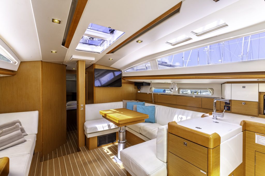 Sun Odyssey 44 DS — photo 16