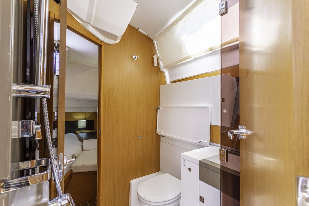 Sun Odyssey 44 DS — photo 24