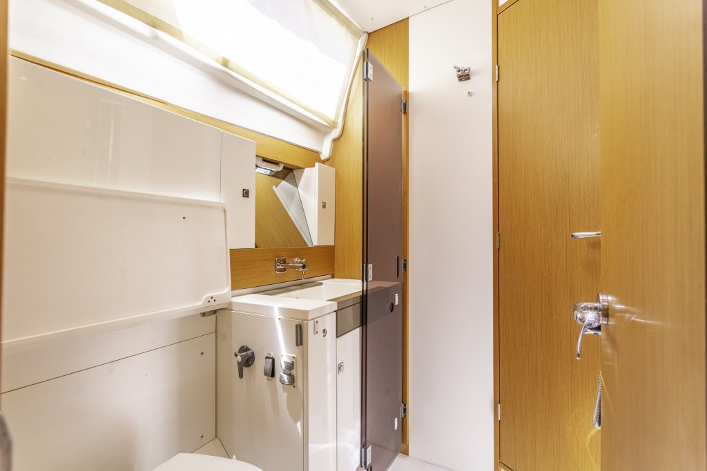 Sun Odyssey 44 DS — photo 25