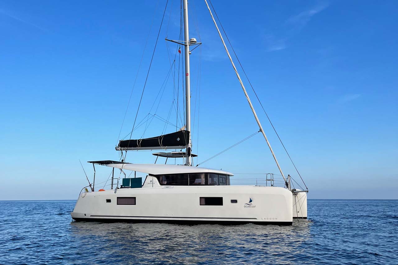 Lagoon 42 - 4 cab. — photo 1