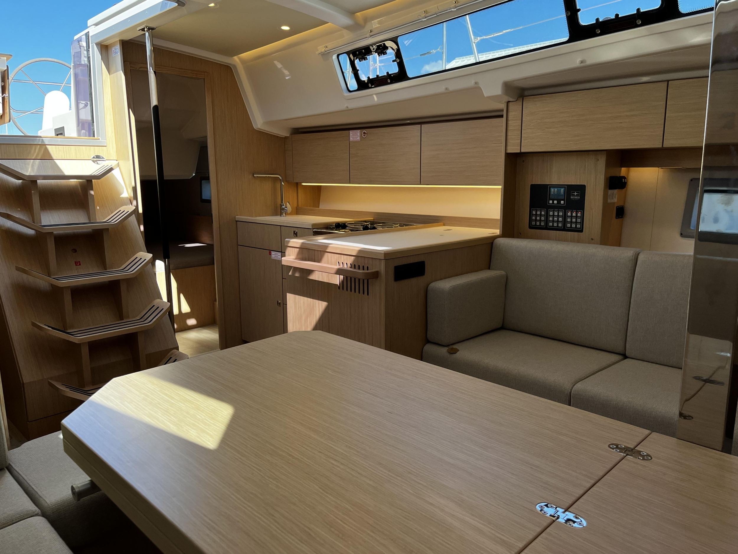 Bavaria C38 — photo 8