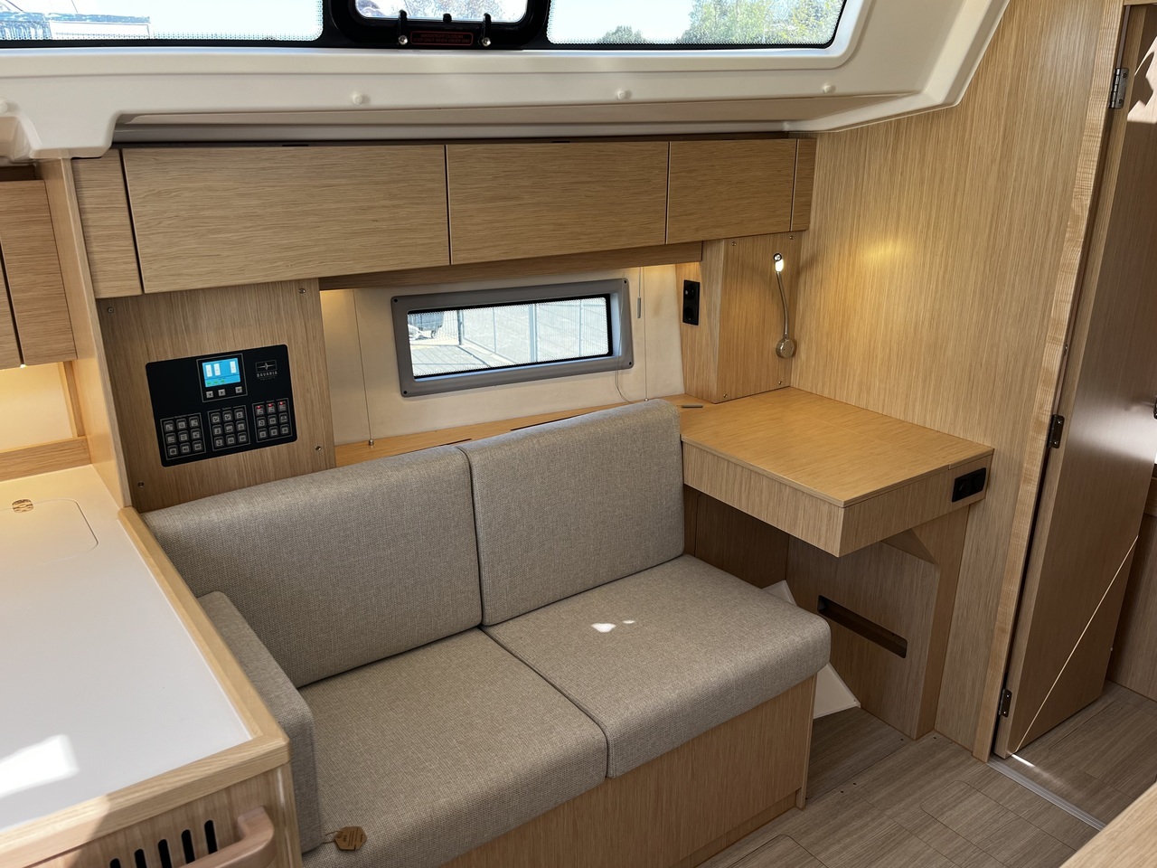 Bavaria C38 — photo 9
