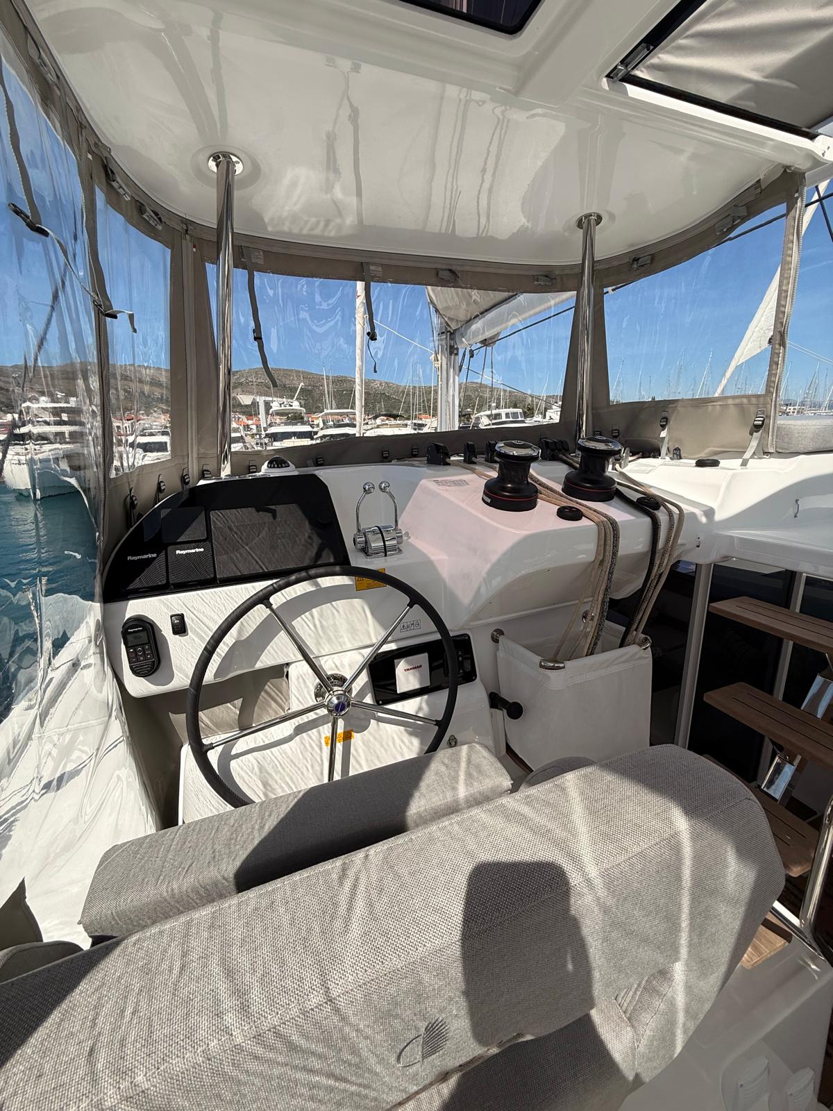 Lagoon 43 - 4 + 1 cab. — photo 8