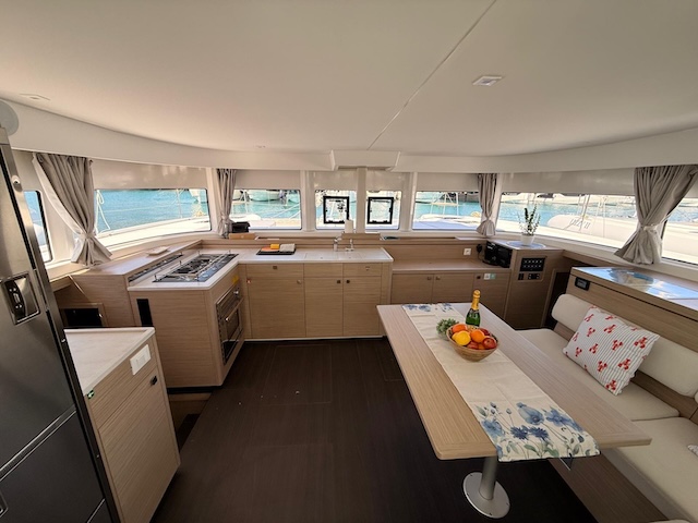 Lagoon 43 - 4 + 1 cab. — photo 12
