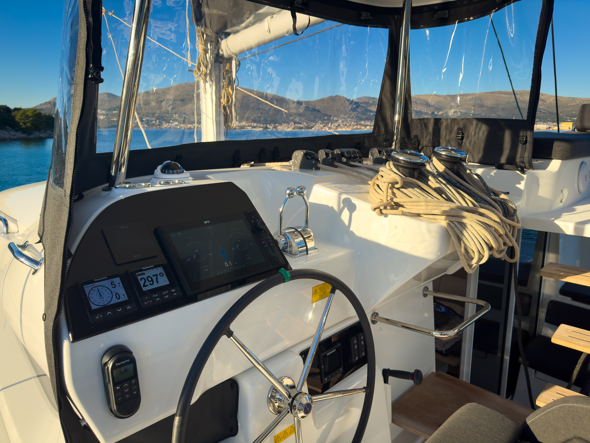 Lagoon 43 - 4 + 1 cab. — photo 6