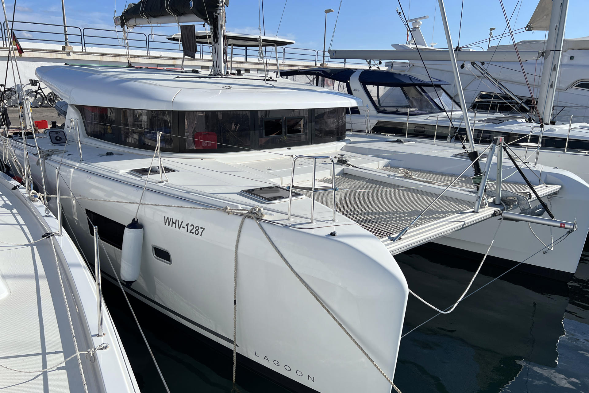 Lagoon 42 - 4 cab. — photo 7