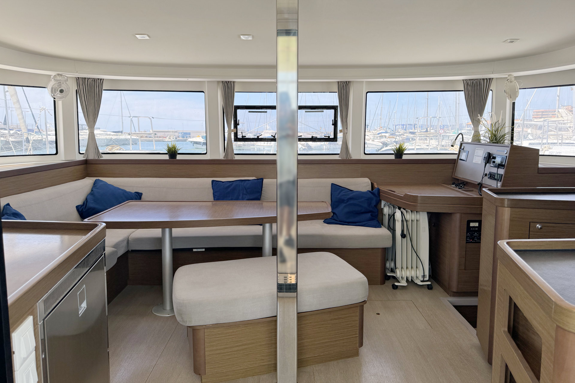 Lagoon 42 - 4 cab. — photo 14