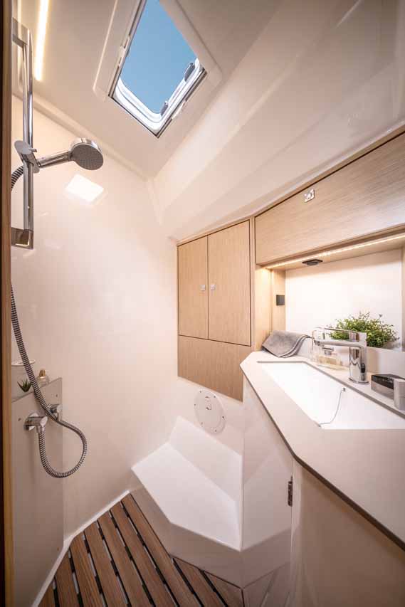Bavaria C46 - 4 cab. — photo 12