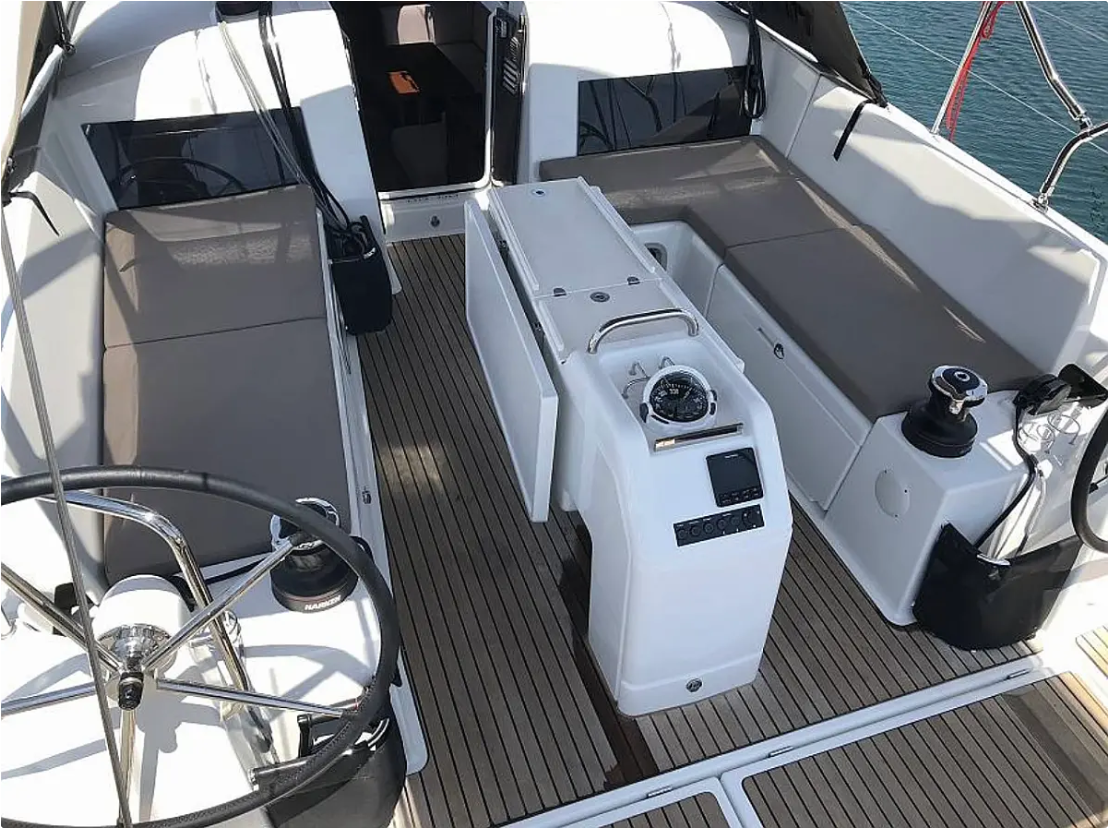 Sun Odyssey 440 - 4 cab. — photo 4