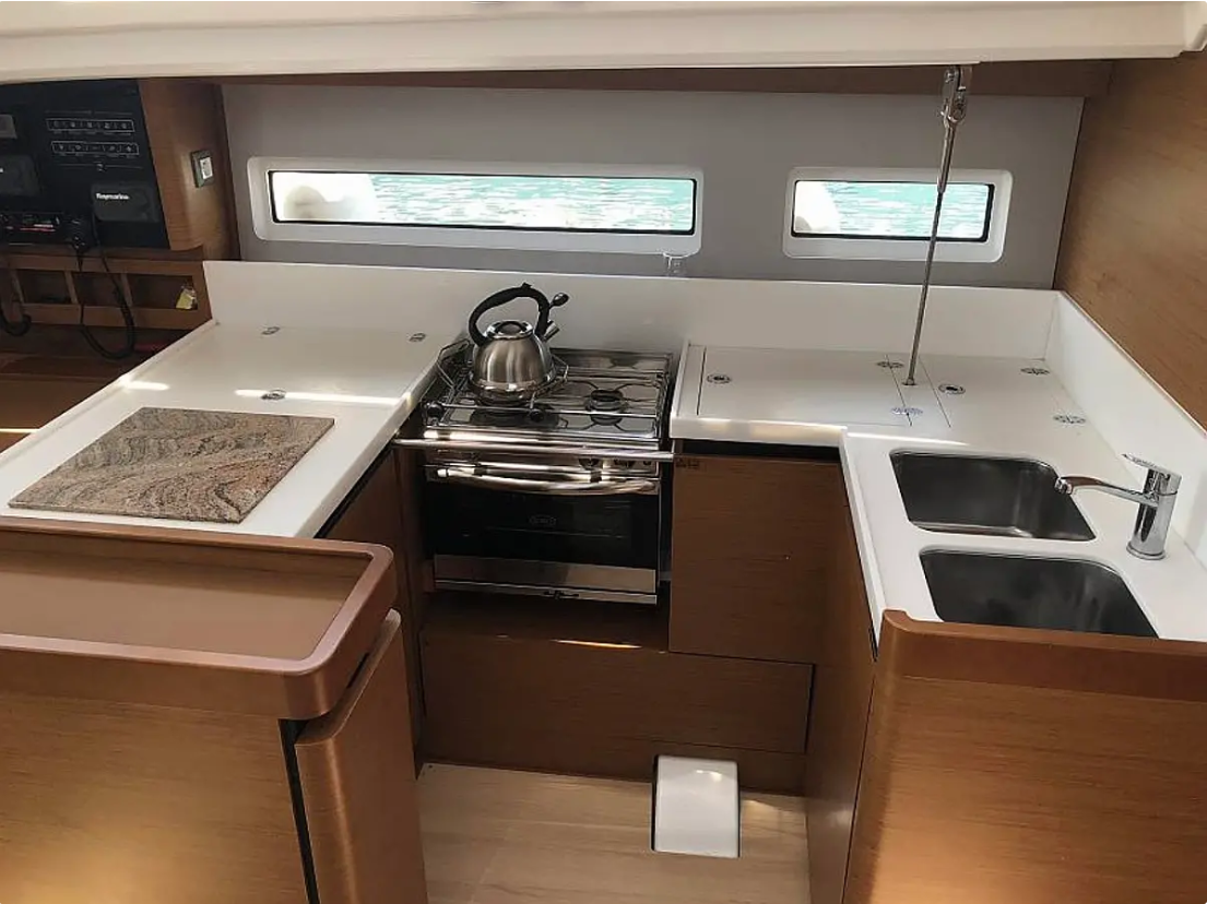Sun Odyssey 440 - 4 cab. — photo 10