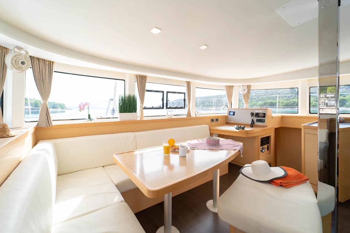 Lagoon 42 - 4 + 2 cab. — photo 10
