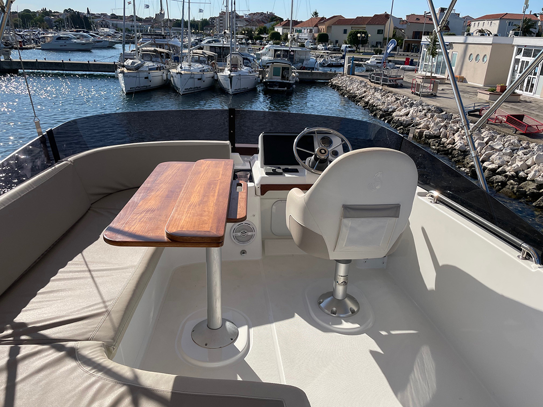 Swift Trawler 35 — photo 6