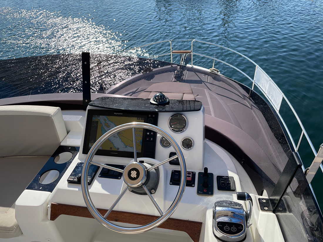 Swift Trawler 35 — photo 7