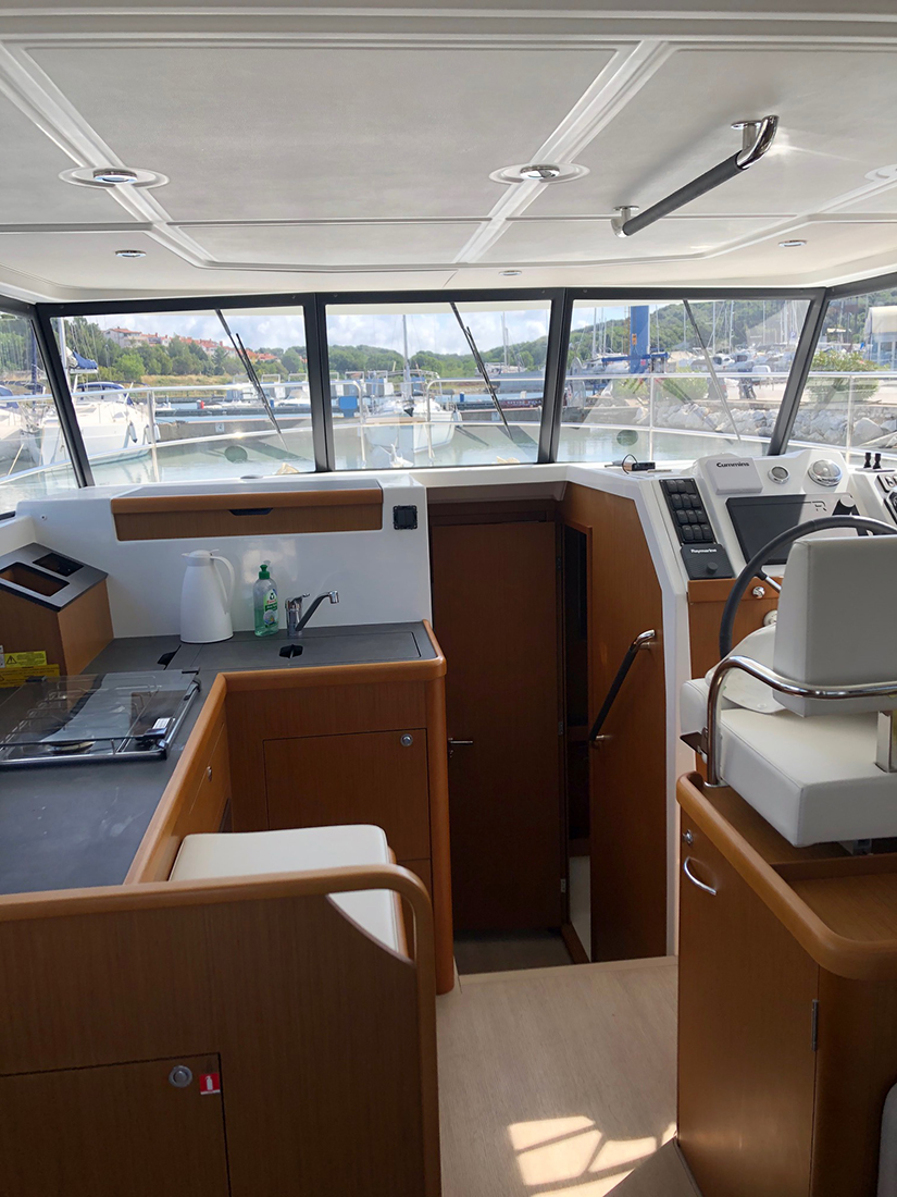 Swift Trawler 35 — photo 8