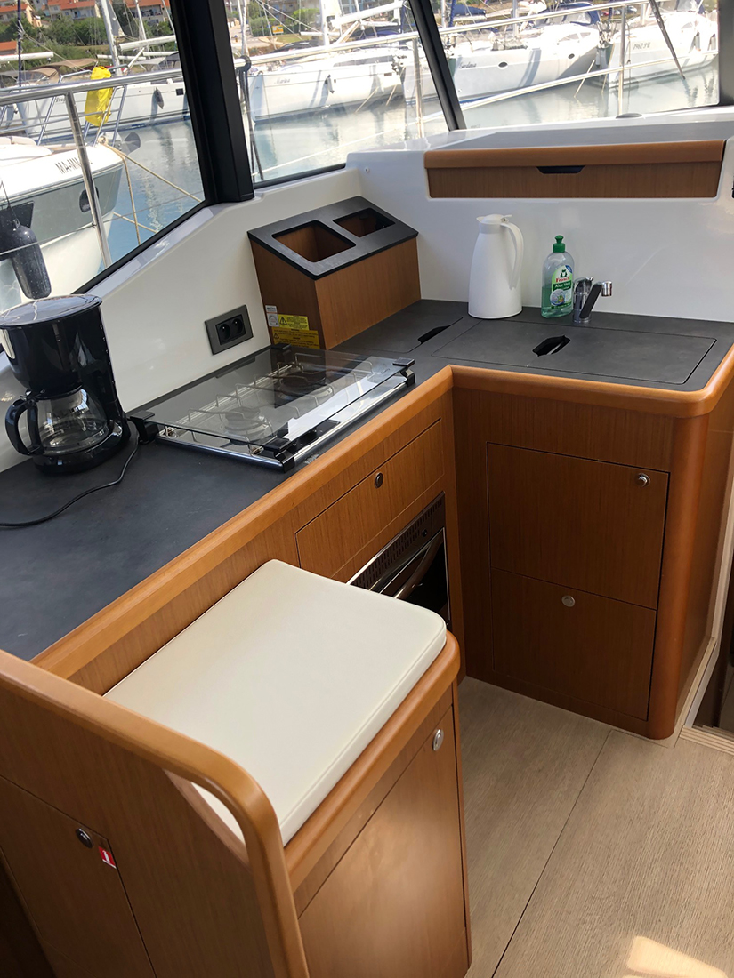 Swift Trawler 35 — photo 9