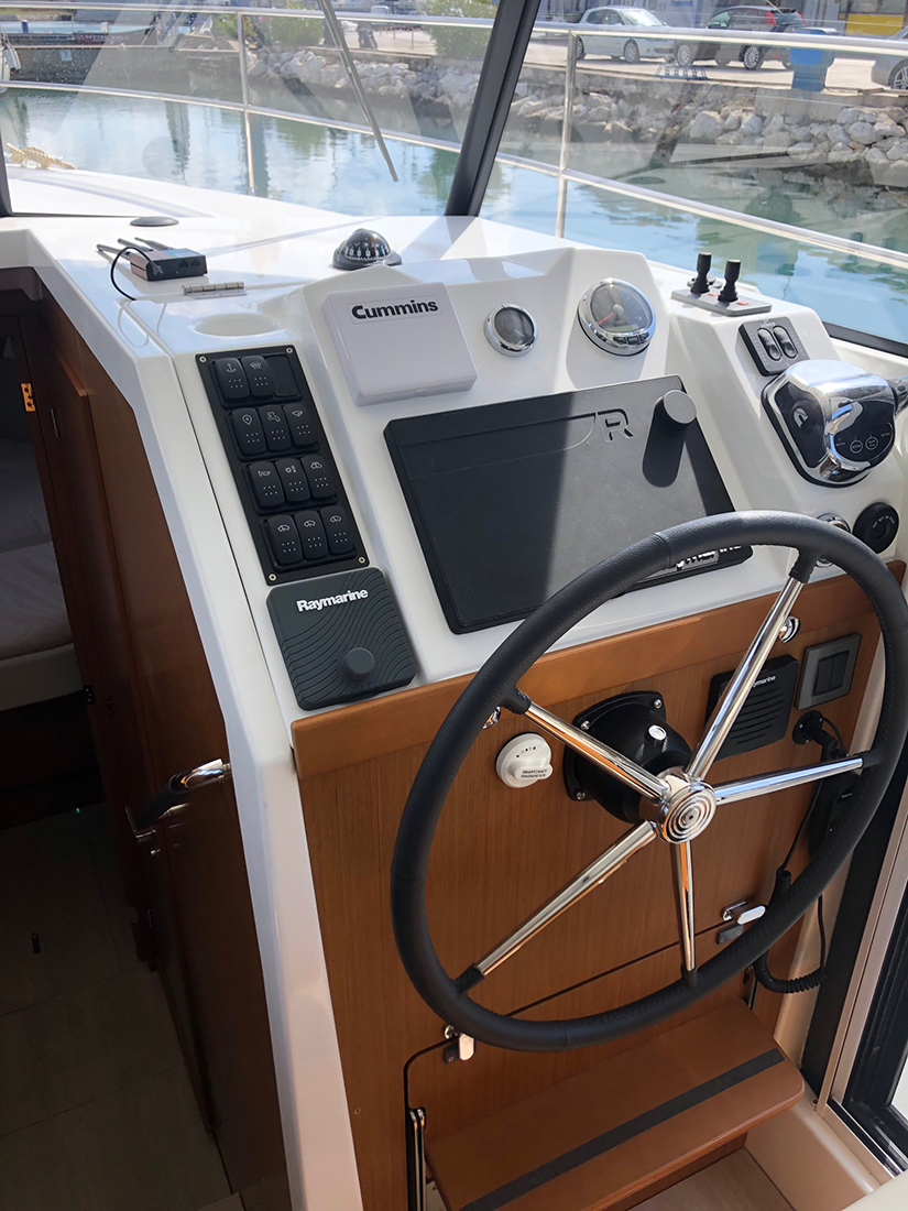 Swift Trawler 35 — photo 10