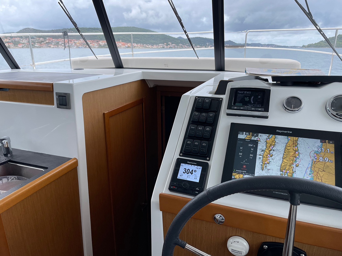 Swift Trawler 35 — photo 12