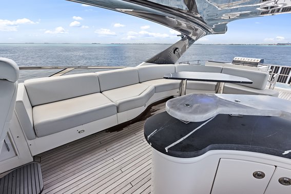 Marquis 720 Flybridge — photo 11