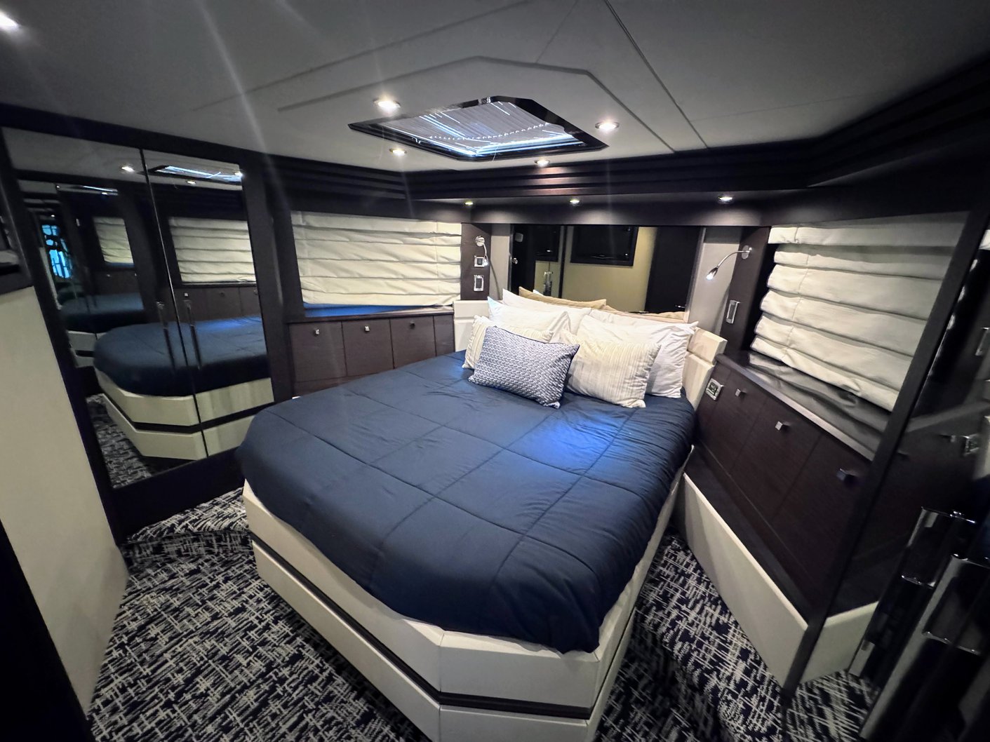Marquis 720 Flybridge — photo 20