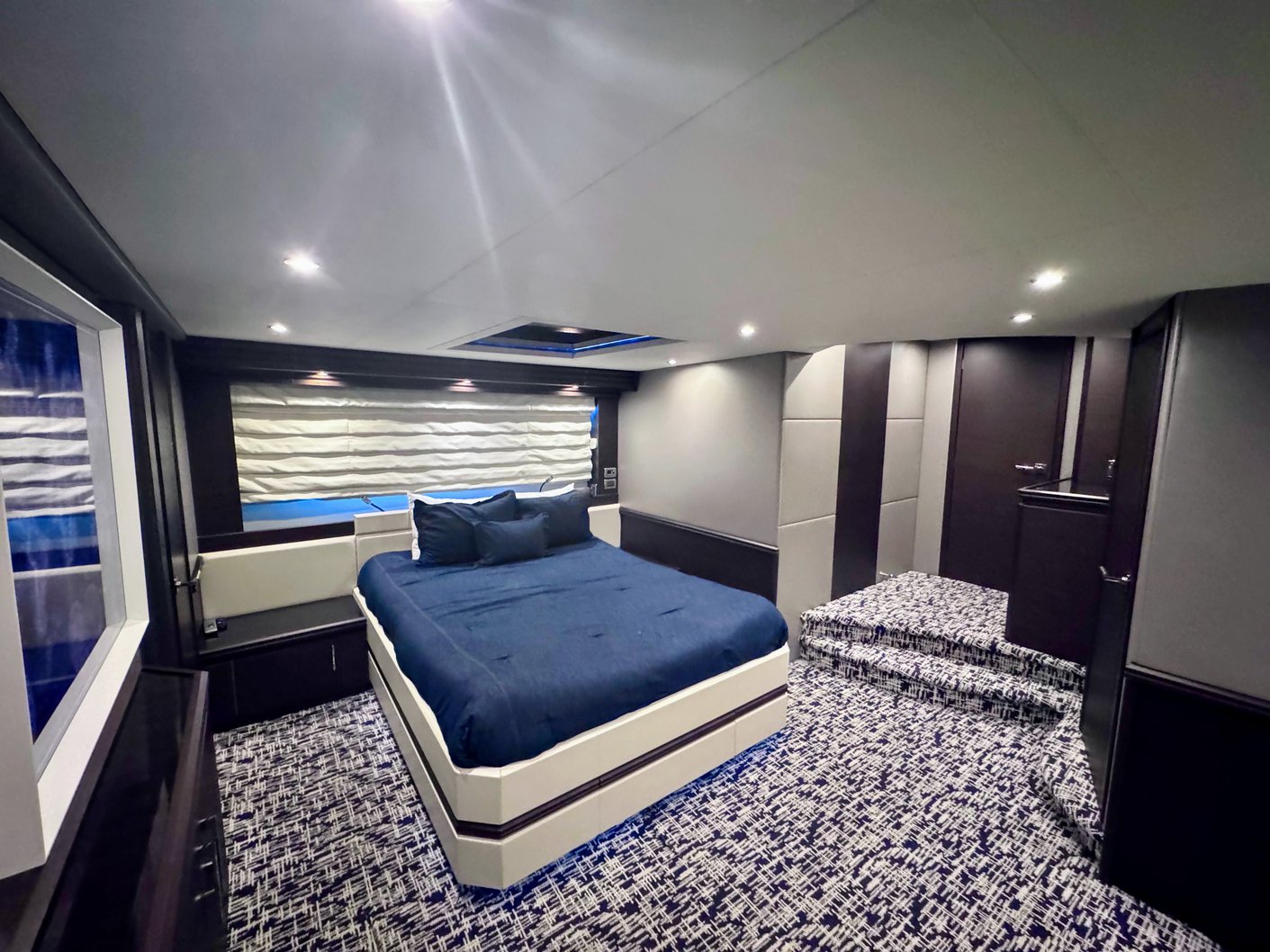 Marquis 720 Flybridge — photo 22